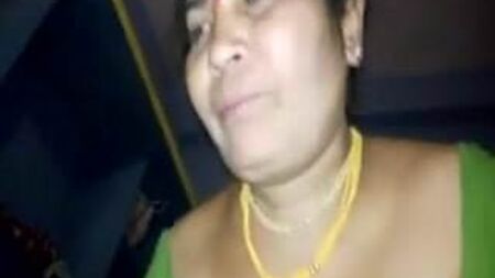 Reife Desi-Tante