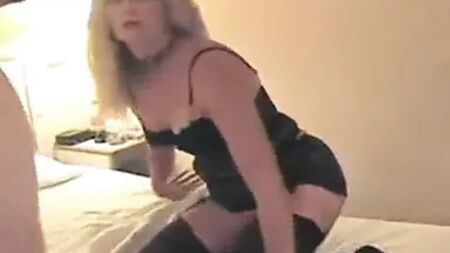 Weichei-Ehemann, reife Herrin-Ehefrau (Cuckold)