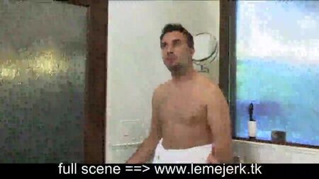 Rachel Roxx: Stiefschwester teilt sich die Dusche