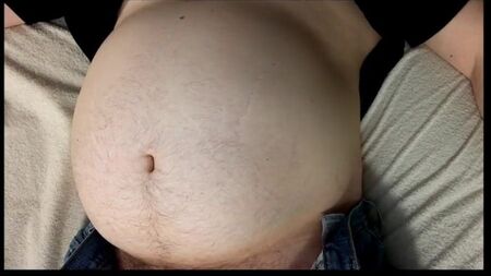 Ein dicker, aufgeblähter Bauch