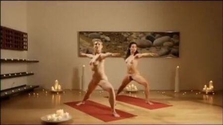 Yoga ohne Kleidung – Mittelstufe