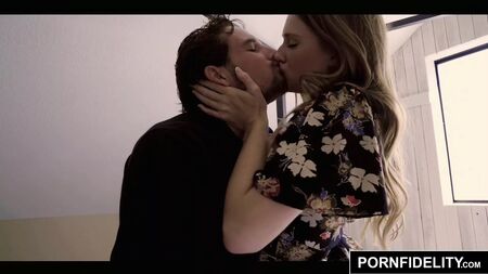 PORNFIDELITY Ashley Lane kann das Spritzen nicht aufhören