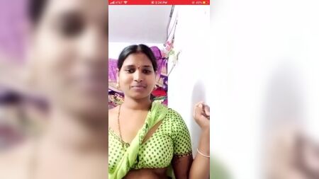 Striptease-Video eines heißen tamilischen Mädchens aus der Familie