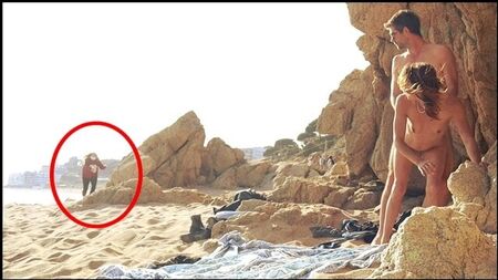 Paar beim Sex am Strand erwischt