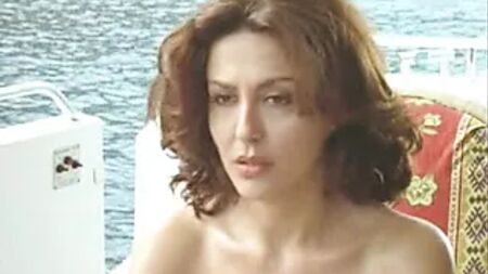 Die junge Sabrina Ferilli nackt in einem italienischen Film