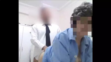 Der Lehrer, der die Schulreinigungskraft fickt – Türkischer Porno