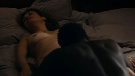 Emmanuelle Devos nackt in „Amin“ (2018)