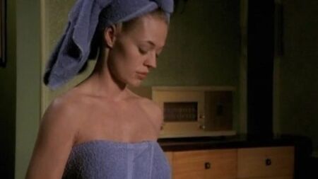 Jeri Ryan – „Dark Skies“ S1E17