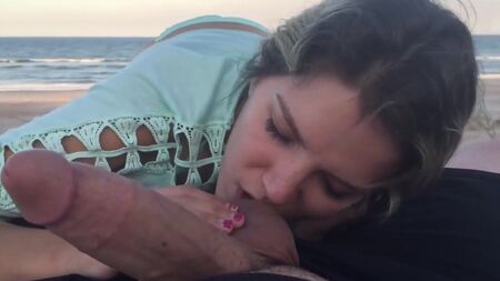 Eine gute Hure, die in Nags Head, North Carolina, einen Schwanz lutscht