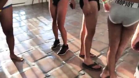 Willkommens-Sexparty für neue Gesichter an der Uni