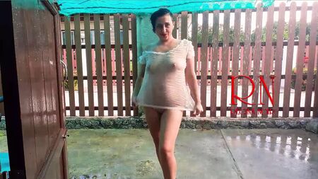 Ein regnerischer Sommertag. Nasse Unterwäsche. Regen. Regenschirm. privat, MILF, geil, Puppe, Unterwäsche, Sklavin, nass, Höschen, Regen