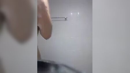 Meine pakistanische Freundin aus Karachi hat mir ein Nacktvideo über WhatsApp geschickt