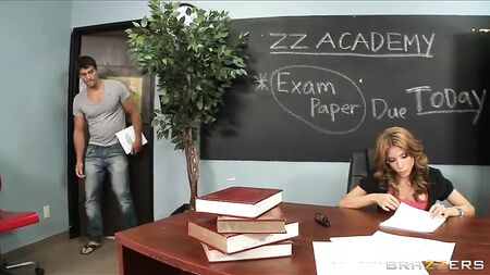 Brazzers – Die sexhungrige Lehrerin Aleksa Nicole vögelt einen Schüler
