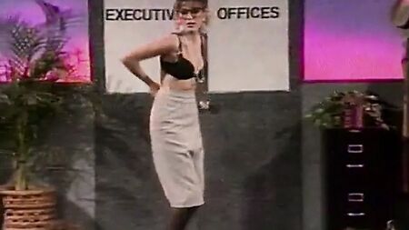 Vintage-Sekretärinnen-Dessous-Striptease aus den 80ern