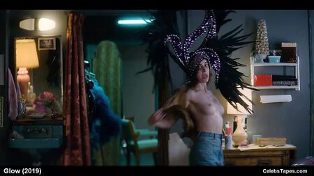 Schauspielerin Alison Brie: Nackt-, Oben-ohne- und Bikini-Szenen aus Filmen