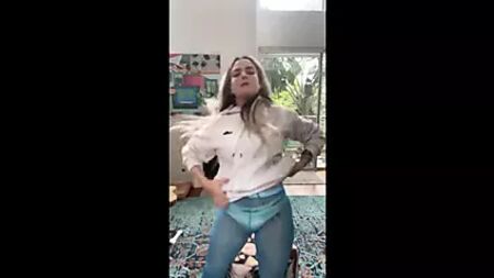JoJo Levesque zeigt auf Instagram einen kurzen Blick auf ihre Brüste