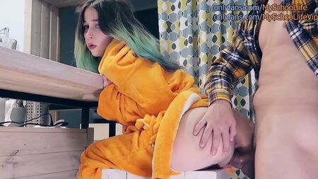 Sex mit einem verschlafenen Teenager im Pokémon-Pyjama