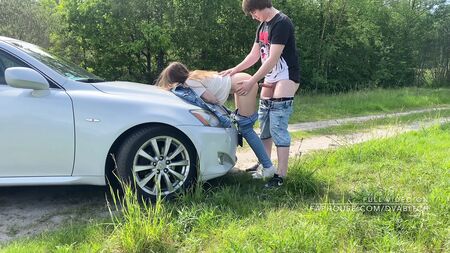 Amateur-Teenager wurde im Freien gefickt