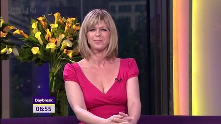 Kate Garraway, tief ausgeschnittenes Kleid und Dekolleté