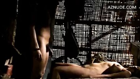 Heiße Szene aus dem Film „Chatrak“ mit Paoli Dam