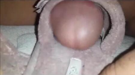Sexy, verschwitzte Hausschuhe haben einen Schwanz
