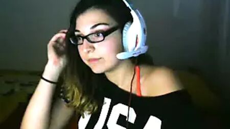 Die Twitch-Streamerin Liianaf zeigt ihre Brüste und ihren Hintern