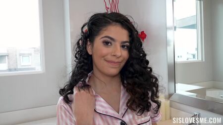 SisLovesMe TeamSkeet Angel Gostosa - Wir beenden, was wir beginnen Schwarzes Haar, Blowjob, Cowgirl, Sperma im Haar