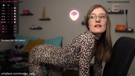 Emma_Ruby's Cam - * Tip um mich CUM zu machen * 555=GET NAKED * 1111=Cum Now * #lovense #petite #natural #young 2022-03-18 15:40:21