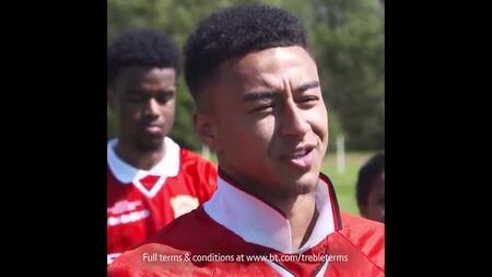Jesse Lingard und Marcus Rashford versuchen, das Tor von Ole Gunnar Solskjaer nachzuahmen
