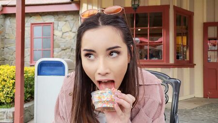 [Thickumz] Aria Lee - An Extra Thick Thrill Ride [2019, Teen, brünett, asiatisch, Großer Arsch, Blowjob, Hardcore, All Sex, 1080p HD]