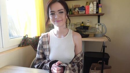 Sie fickt einen Kerl mit einem Umschnalldildo in den Arsch