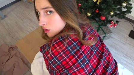 Zu Weihnachten feuchte Muschi mit Sperma gefüllt