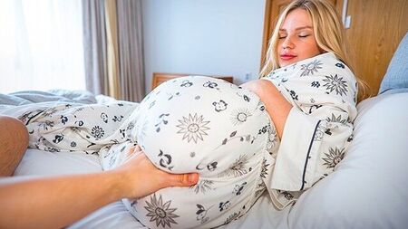 Wozu brauchst du einen Pyjama? Zieh ihn aus!