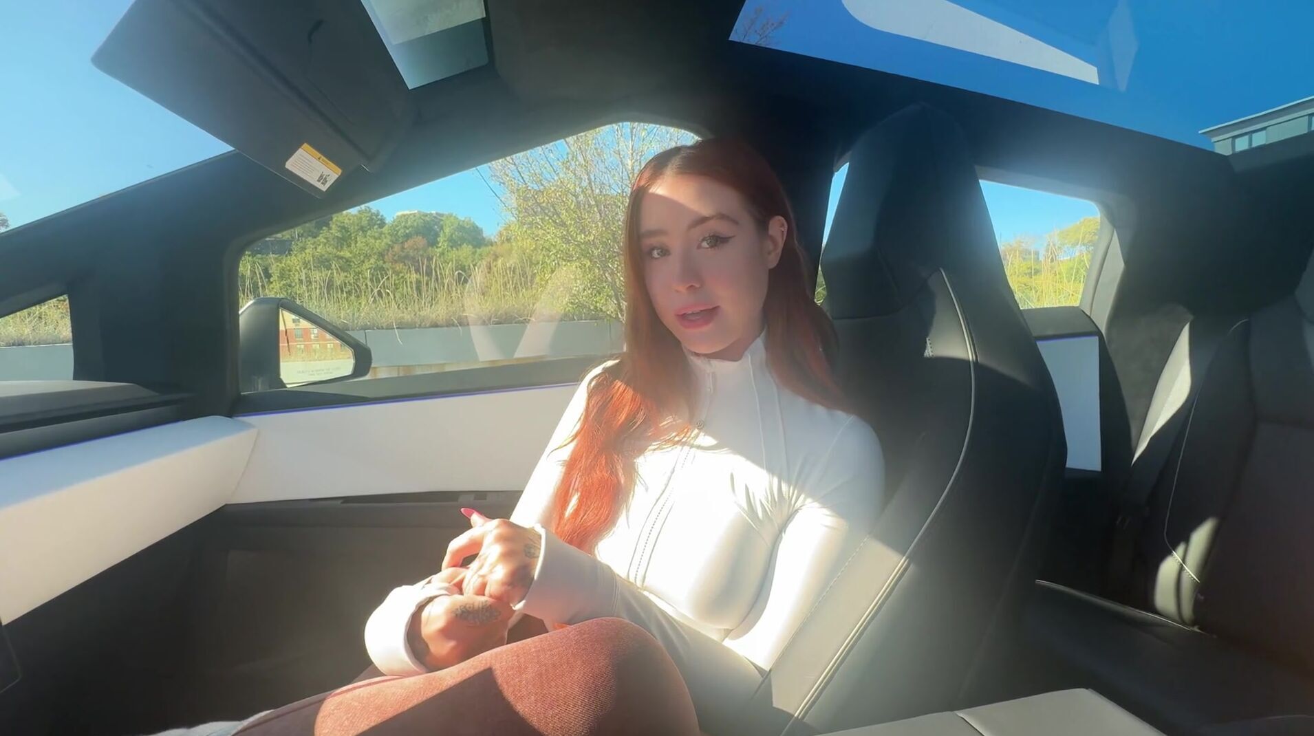 Ich werde es dir auf jeden Fall im Cybertruck geben