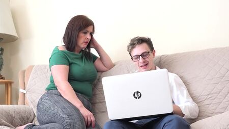 Tante verführt Streber-Neffen