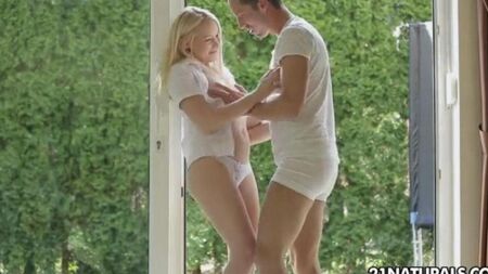 Schöner zarter Sex mit Blondine