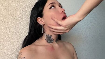 Sie lutscht, als wolle sie einen Preis gewinnen