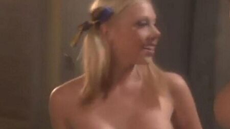 Sexy Cheerleaders beherrschen die gleiche -sexuelle Liebe