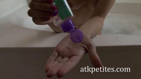 Saugen Sie einen Mann im Badezimmer