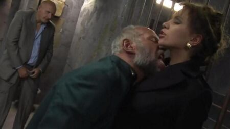 Grausamer Pornos im Gefängnisgebiet