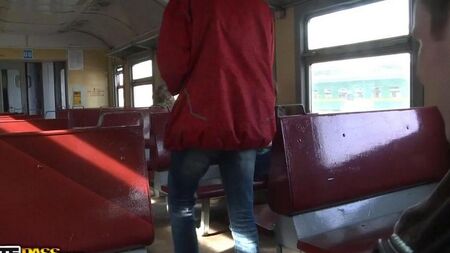 Pickup im Zug endete mit einem hausgemachten Gangbang
