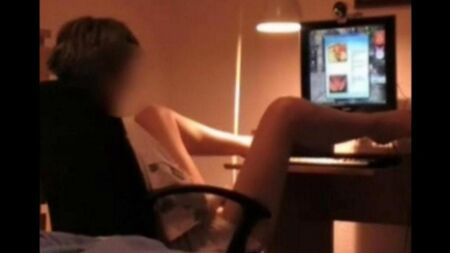 Vor der Webcam stellte ich meine Muschi für eine allgemeine Bewertung ein