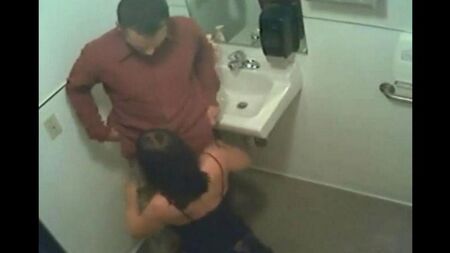 In der Restauranttoilette geteilt