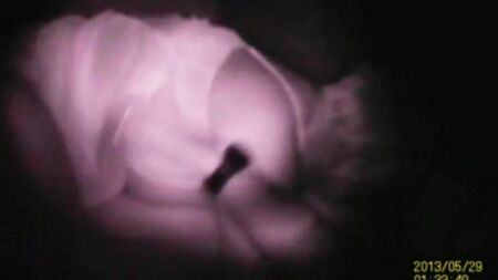 Durch das Loch in der Wand entfernen Sex Nachbarn