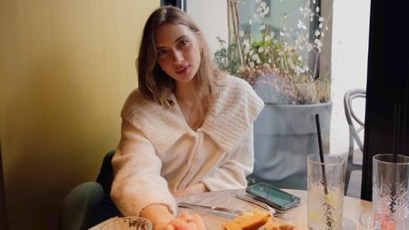 Ein romantisches Abendessen muss mit schönem Sex fertig sein
