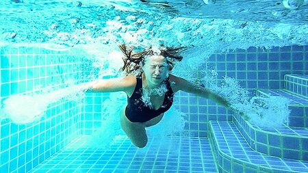 Hör auf zu schwimmen, wir kommen tatsächlich hierher, um zu ficken