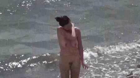 Ein paar Nudisten am Strand