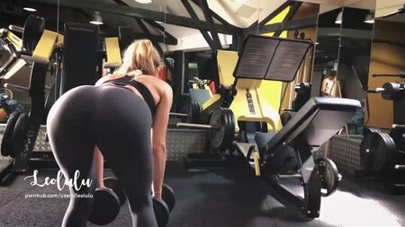 Das Training endet mit einem harten Fick auf der Toilette im Fitnessstudio – Leolulu auf Pornhub