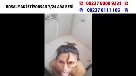 Der Bademeister Ali lässt sich von einem türkischen Mädchen im Bad einen blasen (TÜRKISCHER PORNO) (TÜRKISCHE ENTHÜLLUNG)