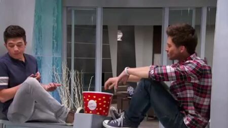 Lab Rats: Elite Force – Staffel 1, Folge 2: Auf der Suche nach einem Helden